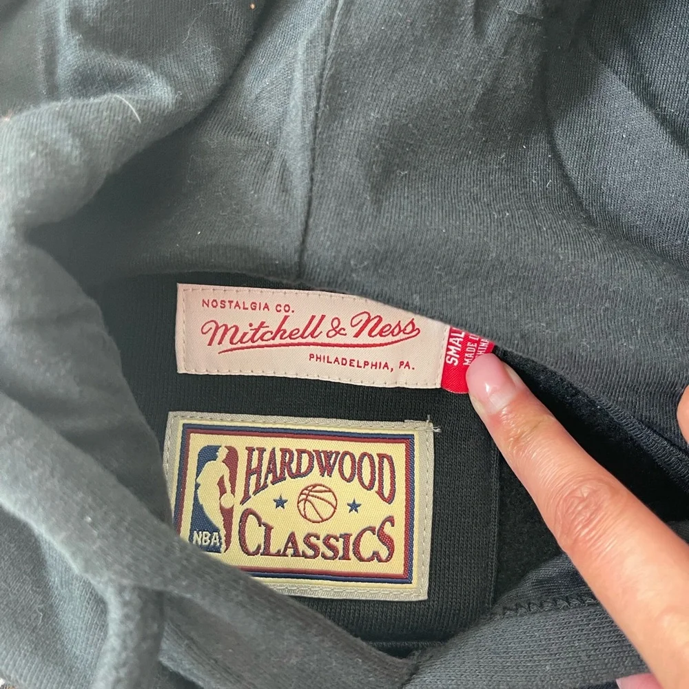 Mitchell & Ness Chicago Bulls hoodie ❤️🖤 - Picture 4 of 5